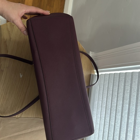 Tory Burch Robinson Saffiano Burgundy large tote - Picture 11 of 14